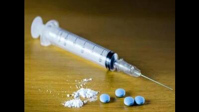 The Ferozepur police arrested four people with 4.25kg of heroin and  ₹1.97 lakh in drug money on Monday.