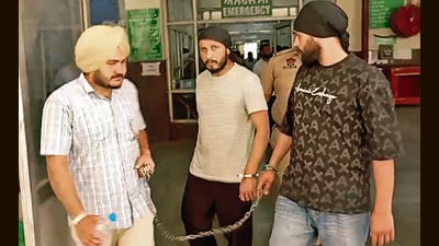 The two army personnel arrested on drug peddling charges by the Ludhiana rural police on Monday. (HT Photo) The two army personnel arrested on drug peddling charges by the Ludhiana rural police on Monday. (HT Photo)