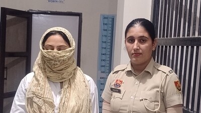 Travel blogger Jyoti Malhotra in the custody of Hisar police. (HT photo) Travel blogger Jyoti Malhotra in the custody of Hisar police. (HT photo)