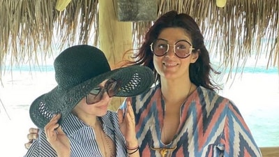 Twinkle Khanna and Rinke Khanna are the daughters of Dimple Kapadia and late Rajesh Khanna. Twinkle Khanna and Rinke Khanna are the daughters of Dimple Kapadia and late Rajesh Khanna.