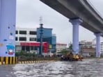 Heavily flooded Hosur Road in Bengaluru. Heavily flooded Hosur Road in Bengaluru.
