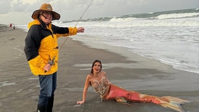 Bill Belichick and Jordon Hudson dressed as fishermen and mermaids, respectively, for the 2024 Halloween. (Instagram/Jordon Hudson) Bill Belichick and Jordon Hudson dressed as fishermen and mermaids, respectively, for the 2024 Halloween. (Instagram/Jordon Hudson)