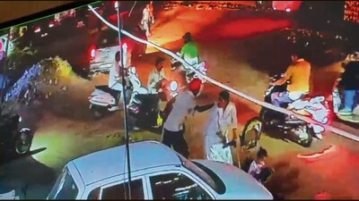 A screen grab of the footage showing an unidentified man snatching woman’s chain in Kharar on Saturday. (HT Photo) A screen grab of the footage showing an unidentified man snatching woman’s chain in Kharar on Saturday. (HT Photo)
