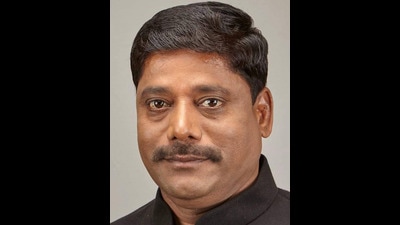 After defeat in the Lok Sabha election, he left the Congress party and joined the Eknath Shinde-led Shiv Sena.  (HT)