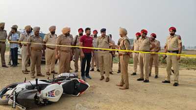 Police at the encounter site in Jagraon on Tuesday. (HT photo) Police at the encounter site in Jagraon on Tuesday. (HT photo)