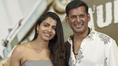 Sai Dhanshika and Vishal revealed at the Yogi Da movie event that they will marry soon. Sai Dhanshika and Vishal revealed at the Yogi Da movie event that they will marry soon.
