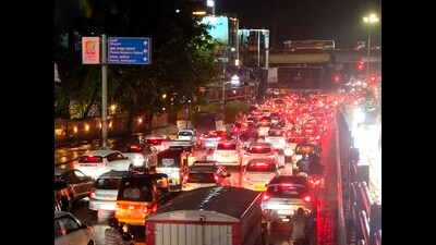 The intense spell of rain led to waterlogging, traffic congestion, and power outages in several localities. (MAHENDRA KOLHE/ HT) The intense spell of rain led to waterlogging, traffic congestion, and power outages in several localities. (MAHENDRA KOLHE/ HT)