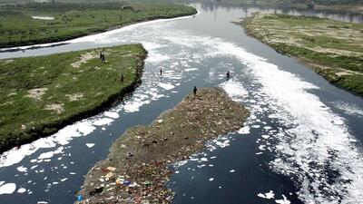Toxic foam and waste in the Yamuna in Delhi. (HT Archive) Toxic foam and waste in the Yamuna in Delhi. (HT Archive)