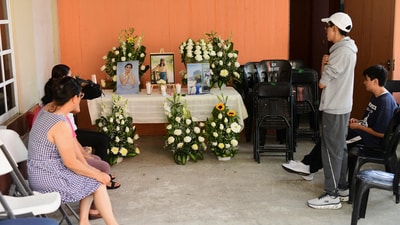 Family and friends of America Sanchez, a cadet who died after the Mexican Navy ship Cuauhtemoc crashed into the Brooklyn Bridge in New York City, gather to pay tribute at her home in Xalapa, Mexico May 18, 2025. REUTERS/Oscar Martinez (REUTERS)