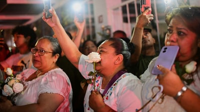 People react during the wake of America Sanchez, a cadet who died when the Mexican Navy ship Cuauhtemoc crashed into the Brooklyn Bridge in New York City, as her casket arrives for the wake in Xalapa, Mexico, May 19, 2025. REUTERS/Oscar Martinez, Mexico, May 19, 2025. REUTERS/Oscar Martinez (REUTERS)