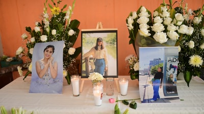 Candles, flowers and photos of America Sanchez, a cadet who died after the Mexican Navy ship Cuauhtemoc crashed into the Brooklyn Bridge in New York City, are seen as family and friends gather to pay tribute to her at her home in Xalapa, Mexico May 18, 2025. REUTERS/Oscar Martinez (REUTERS)