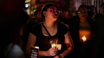 People attend the wake of America Sanchez, a cadet who died when the Mexican Navy ship Cuauhtemoc crashed into the Brooklyn Bridge in New York City, outside her home in Xalapa, Mexico, May 20, 2025. REUTERS/Oscar Martinez (REUTERS)