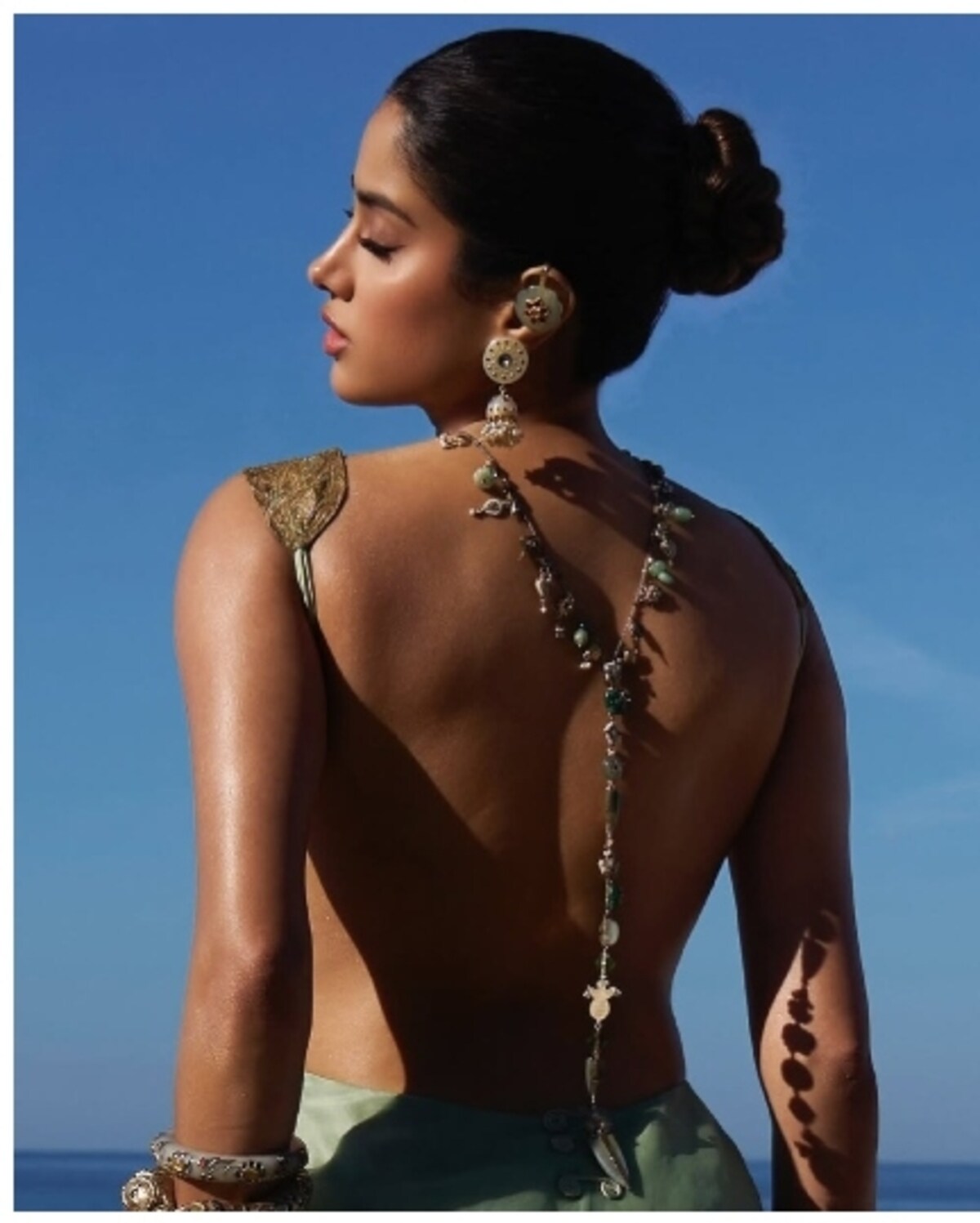 jhanvi kapoor backless dress Janhvi has never looked better as she attends Homebound screening at Cannes in gown, luxe Indian jewels Size:0 US (32 EU) essential boohoo Women's Chiffon Ruffle