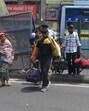 Pedestrians forced to cross heavy traffic near ISBT due to the absence of a foot overbridge. (Manish/HT) Pedestrians forced to cross heavy traffic near ISBT due to the absence of a foot overbridge. (Manish/HT)