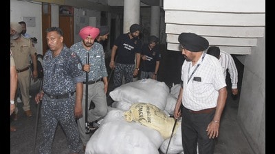 Anti Sabotage teams conducting a search at the Mini Secretariat in Ludhiana on Wednesday. (Gurpreet Singh/HT) Anti Sabotage teams conducting a search at the Mini Secretariat in Ludhiana on Wednesday. (Gurpreet Singh/HT)