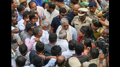 Karnataka Chief Minister Siddaramaiah inspects the overflowing drain area of the HBR Layout, in Bengaluru on Wednesday. (ANI) Karnataka Chief Minister Siddaramaiah inspects the overflowing drain area of the HBR Layout, in Bengaluru on Wednesday. (ANI)