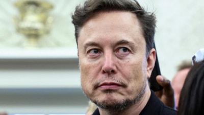 Elon Musk looks on as U.S. President Donald Trump meets South African President Cyril Ramaphosa in the Oval Office of the White House in Washington, D.C., U.S., May 21, 2025. REUTERS/Kevin Lamarque     TPX IMAGES OF THE DAY (REUTERS)