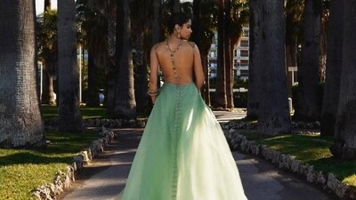 Janhvi Kapoor's look featured archival traditional Indian jewels mixed with custom jade and jadao creations. 