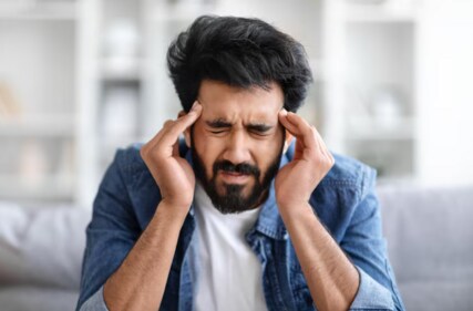 Morning headaches can be caused by high blood pressure. (Freepik)