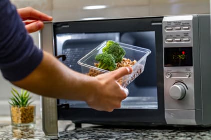 To minimise the risks associated with disposable plastic takeout containers, consider opting for alternative containers made from safer materials. (Representative picture: Freepik) To minimise the risks associated with disposable plastic takeout containers, consider opting for alternative containers made from safer materials. (Representative picture: Freepik)
