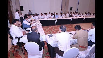 As industries in the Chakan area are facing issues with basic infrastructure such as electricity, roads, water, security and parking, they met industries minister Uday Samant regarding the same on Thursday. (HT PHOTO) As industries in the Chakan area are facing issues with basic infrastructure such as electricity, roads, water, security and parking, they met industries minister Uday Samant regarding the same on Thursday. (HT PHOTO)