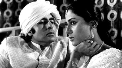 Amitabh Bachchan and Smita Patil in a still from 1982 film Namak Halaal. Amitabh Bachchan and Smita Patil in a still from 1982 film Namak Halaal.