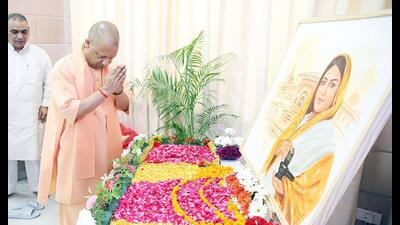 Chief minister Yogi Adityanath paying tributes to Ahilyabai Holkar. (Sourced) Chief minister Yogi Adityanath paying tributes to Ahilyabai Holkar. (Sourced)