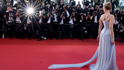 Scarlett Johansson, director of the film "Eleanor the Great" in competition for the category Un Certain Regard, poses on the red carpet during arrivals for the screening of the film "Vie privee" (A Private Life) Out of competition at the 78th Cannes Film Festival in Cannes, France, May 20, 2025. REUTERS/Manon Cruz     TPX IMAGES OF THE DAY (REUTERS)