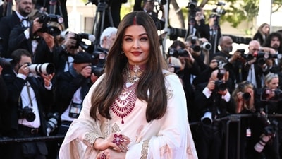 Aishwarya Rai stuns in sari at Cannes 2025: Recreate her iconic on-screen drapes (HT) Aishwarya Rai stuns in sari at Cannes 2025: Recreate her iconic on-screen drapes (HT)