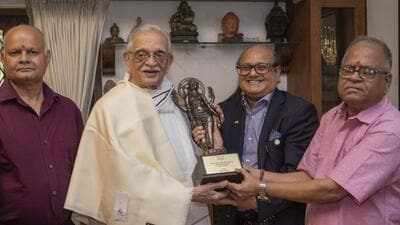 Gulzar receives the Jnanpith award (Satish Bate/ Hindustan Times) Gulzar receives the Jnanpith award (Satish Bate/ Hindustan Times)
