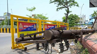 In Ghaziabad, over 100 trees were uprooted, and 10 electric poles fell on roads, officials said on Thursday. (Sunil Ghosh/HT Photo) In Ghaziabad, over 100 trees were uprooted, and 10 electric poles fell on roads, officials said on Thursday. (Sunil Ghosh/HT Photo)