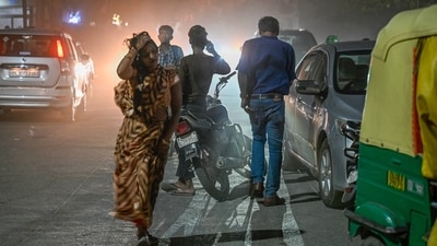 An intense dust storm, triggered by a cloud mass that moved from North Delhi south-southeastwards, across the capital on Wednesday evening caused power cuts in several areas and disrupted visibility on the roads as well. (Raj K Raj/Hindustan Times) An intense dust storm, triggered by a cloud mass that moved from North Delhi south-southeastwards, across the capital on Wednesday evening caused power cuts in several areas and disrupted visibility on the roads as well. (Raj K Raj/Hindustan Times)