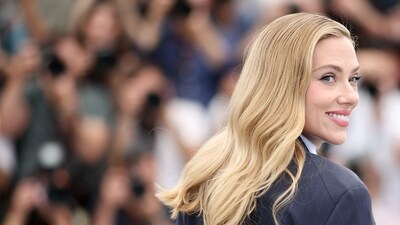 TOPSHOT - US director Scarlett Johansson poses during a photocall for the film "Eleanor the Great" at the 78th edition of the Cannes Film Festival in Cannes, southern France, on May 21, 2025. (Photo by Valery HACHE / AFP) (AFP) TOPSHOT - US director Scarlett Johansson poses during a photocall for the film "Eleanor the Great" at the 78th edition of the Cannes Film Festival in Cannes, southern France, on May 21, 2025. (Photo by Valery HACHE / AFP) (AFP)