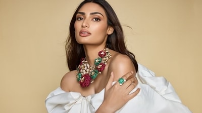 Suniel Shetty in a recent interview said that daughter Athiya Shetty is not interested in doing films. Suniel Shetty in a recent interview said that daughter Athiya Shetty is not interested in doing films.