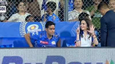 Nita Ambani gestures no.6 during the match between MI and DC. (X) Nita Ambani gestures no.6 during the match between MI and DC. (X)