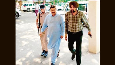 AAP MLA Raman Arora (centre) in VB custody on Friday. (HT Photo) AAP MLA Raman Arora (centre) in VB custody on Friday. (HT Photo)