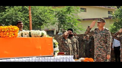 Army officials pay their respects to Sepoy Gaykar Sandip Pandurang at Satwari in Jammu on Friday. (HT Photo) Army officials pay their respects to Sepoy Gaykar Sandip Pandurang at Satwari in Jammu on Friday. (HT Photo)