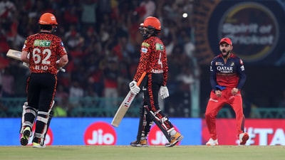 Sunrisers Hyderabad's Abhishek Sharma walks after losing his wicket and Virat Kohli celebrates. (REUTERS)