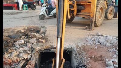 MCG’s engineering teams are actively engaged in desilting and repairing sewer lines and drainage channels across several Gurugram zones. (HT PHOTO) MCG’s engineering teams are actively engaged in desilting and repairing sewer lines and drainage channels across several Gurugram zones. (HT PHOTO)