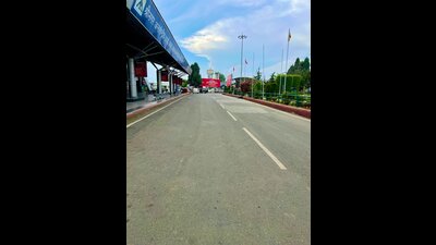 On Thursday, 44 flights flew to and out of the Srinagar international airport (HT Photo) On Thursday, 44 flights flew to and out of the Srinagar international airport (HT Photo)