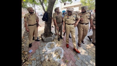 Police officials at the encounter spot in Amritsar on Friday. (Sameer Sehgal/HT) Police officials at the encounter spot in Amritsar on Friday. (Sameer Sehgal/HT)