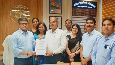 The MoU was signed in the presence of district magistrate Manish Kumar Verma at the Collectorate office in Greater Noida. (HT Photos) The MoU was signed in the presence of district magistrate Manish Kumar Verma at the Collectorate office in Greater Noida. (HT Photos)