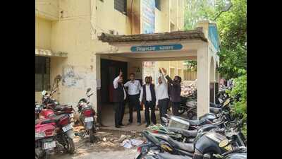 The damaged portion at the entrance of sub-registrar office in Agra on Friday. (HT Photo) The damaged portion at the entrance of sub-registrar office in Agra on Friday. (HT Photo)