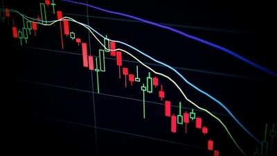 Dow and Nasdaq futures fell nearly 600 and 400 points on Friday after Donald Trump's latest tariff threats