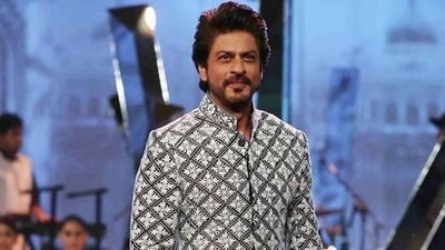 Shah Rukh Khan kurta looks: Recreate SRK’s Desi fits and feel like film royalty (Pinterest) Shah Rukh Khan kurta looks: Recreate SRK’s Desi fits and feel like film royalty (Pinterest)