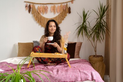 Showcasing cultural artifacts and collectibles adds a sense of history and richness to a Gen Z-decorated spaces. (Freepik) Showcasing cultural artifacts and collectibles adds a sense of history and richness to a Gen Z-decorated spaces. (Freepik)