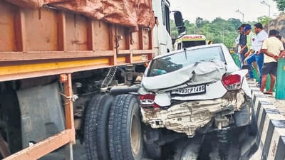 Two dead, several injured in multi-vehicle pile-up on Mum-Pune Expressway Two dead, several injured in multi-vehicle pile-up on Mum-Pune Expressway