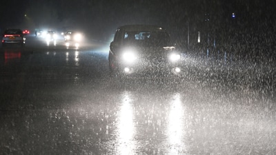 Delhi rains: IMD on Saturday issued a warning of severe thunderstorms, lightning, hail for Delhi. (Hindustan Times)
