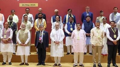 Prime Minister Narendra Modi with members of his cabinet and chief ministers and administrators of states and union territories across the country, including Delhi chief minister Rekha Gupta, at the meeting of the governing council of Niti Aayog in New Delhi on Saturday. (HT Photo)
