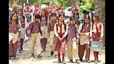 Teachers say many students complain of dizziness and exhaustion during school hours. (Gurpreet Singh/HT) Teachers say many students complain of dizziness and exhaustion during school hours. (Gurpreet Singh/HT)